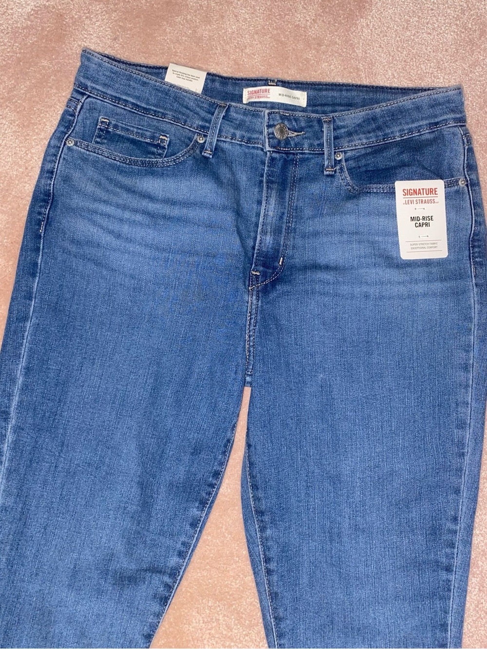 Signature by Levi Strauss Women's Blue Mid-Rise Capri Jeans